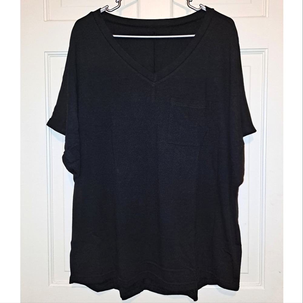 Women’s black short sleeve vneck pocket tee shirt athletic casual top blouse